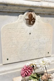 France, Var (83), Saint-Tropez, cimetière marin sur le chemin des Graniers, tombe d'un Capitaine au Long Cours