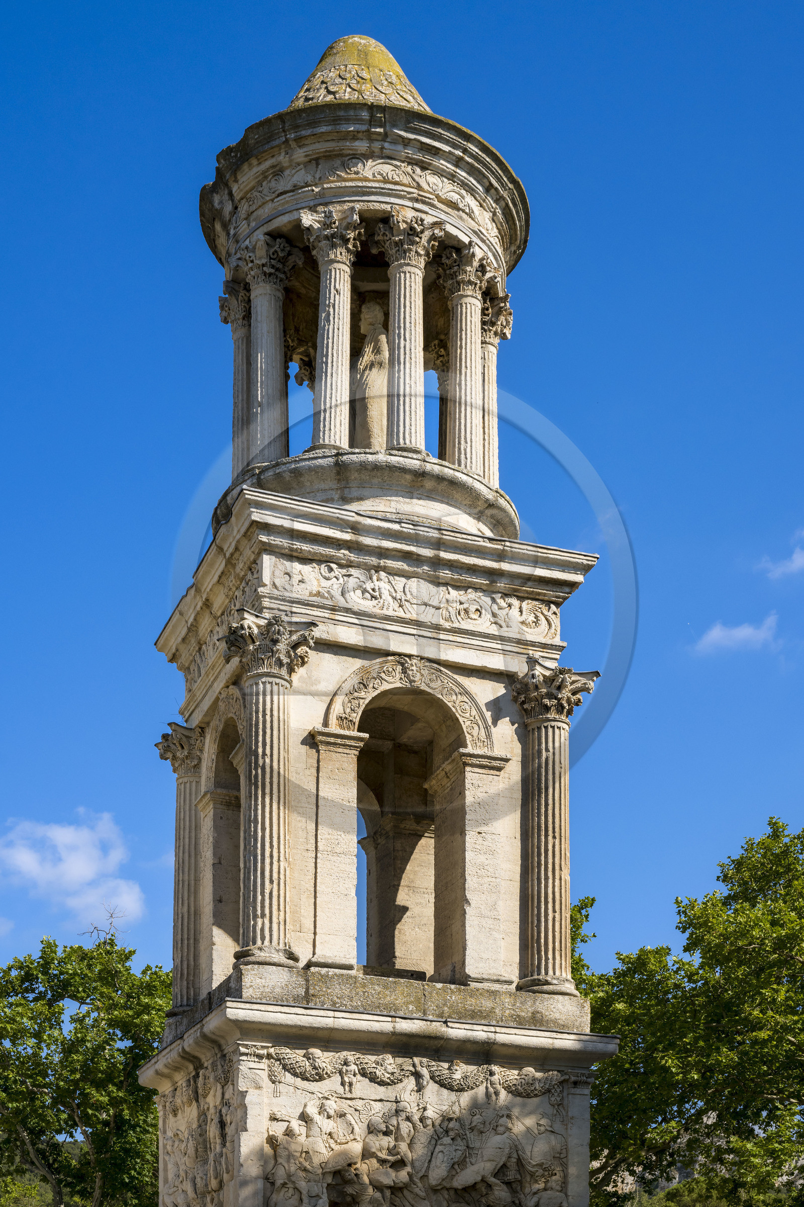 France, Bouches-du-Rhône (13), Parc Naturel Régional des Alpilles, Saint-Rémy-de-Provence, les Antiques de Glanum, cénotaphe gallo-romain érigé entre -30 et -20 av J.-C. élevé à la mémoire d'un homme de la famille des Julii