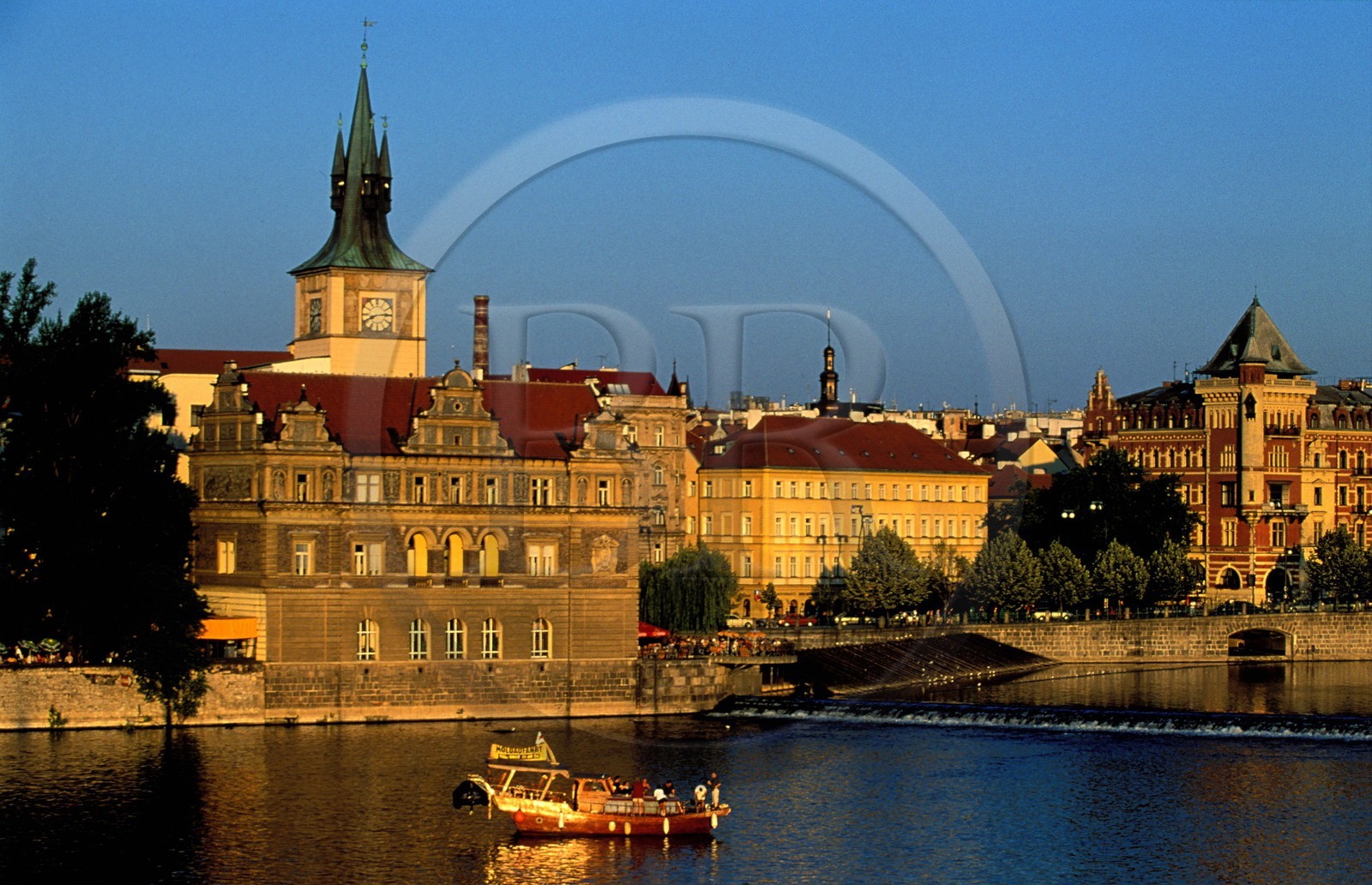 République Tchèque, Prague, Staré Mesto, la Vltava aux abords du Pont Charles
