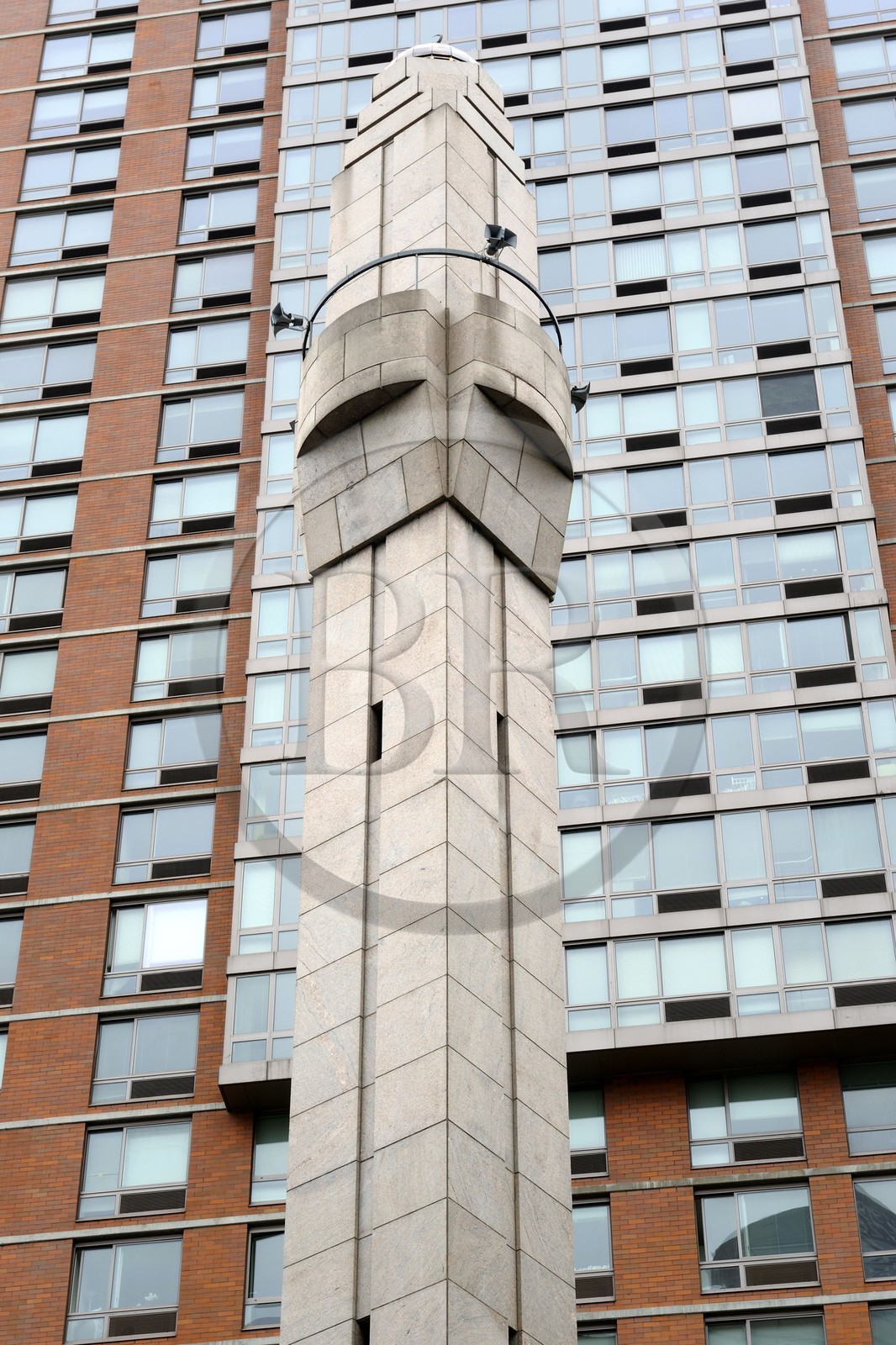 Etats-Unis, New York, Manhattan, Upper East side, la New York Mosque (Islamic Cultural Center) est le plus grand lieu de culte Musulman de la ville caractérisée par son style architectural moderne et son orientation en diagonale vers La Mecque, elle est située sur la 3ème Avenue entre la 96ème Rue et la 97ème Rue