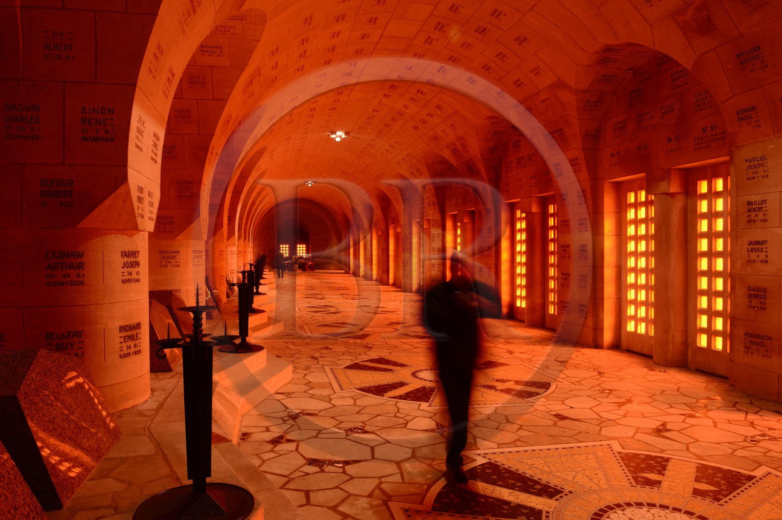 France, Meuse (55), Douaumont, bataille de Verdun, ossuaire de Douaumont, nécropole nationale abritant les tombeaux représentant les secteurs géographiques de la bataille de Verdun où sont gravés les noms des soldats disparus