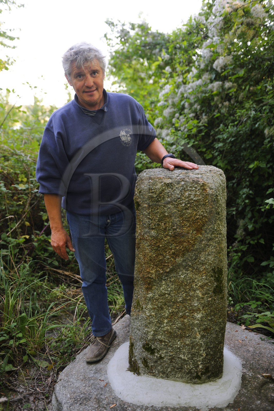France, Ille-et-Vilaine (35), la voie verte du Mont-Saint-Michel, l'éleveur de moutons de près salés Yannick Frain