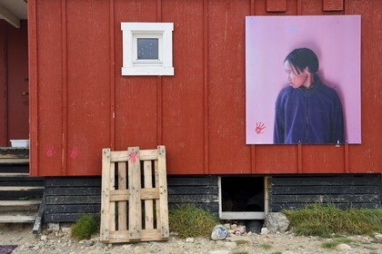 Groenland, cote Nord-Ouest, Qaanaaq ou Nouvelle Thule, Street art dans la petite ville