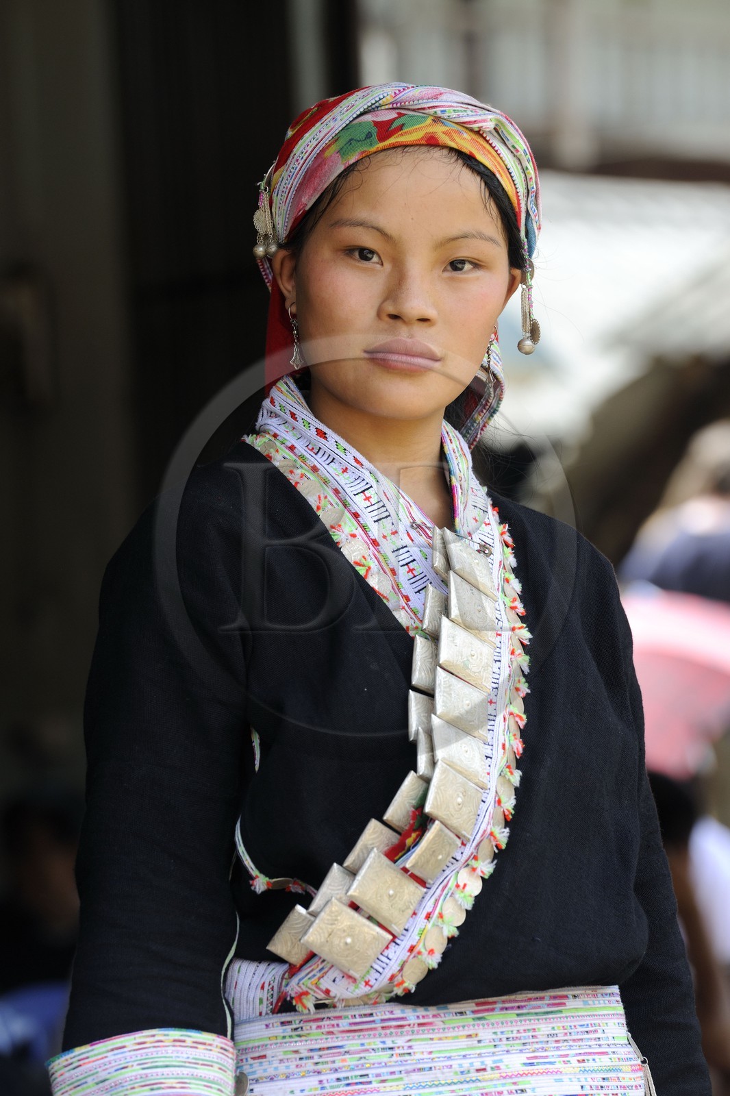 Vietnam, province de Lao Cai, région Nord-Ouest de Sapa, le marché multi-éthnique de Muong Hum, femme de la minorité des Dzao rouge