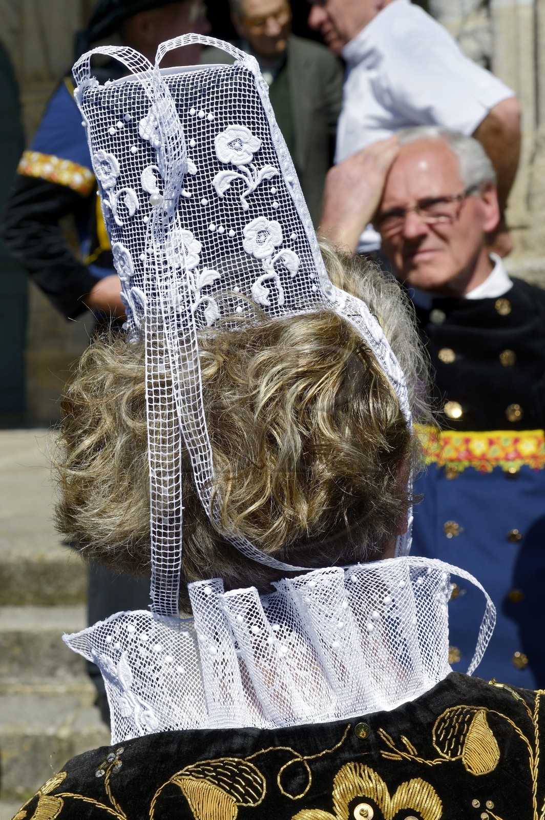 France, Finistère (29), Locronan, procession de la petite Troménie, costume traditionnel breton