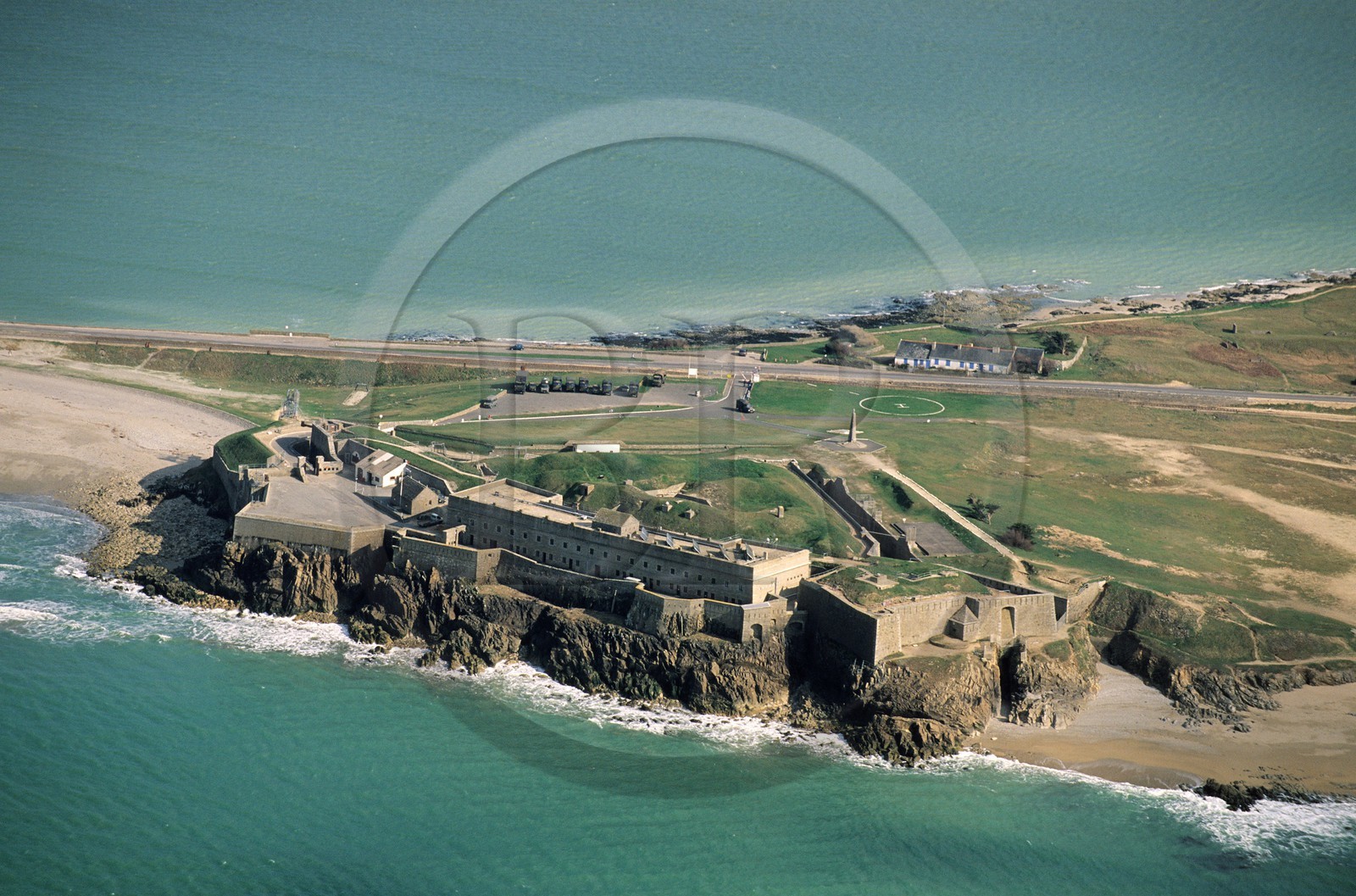 France, Morbihan (56), presqu'île de Quiberon, Portivy vers l' isthme de Penthièvre (vue aérienne)