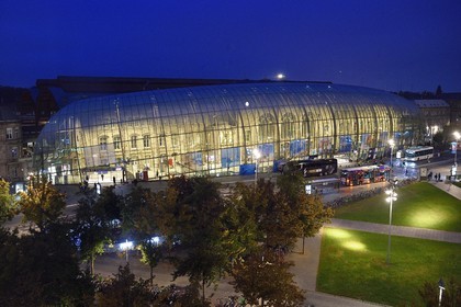 France, Bas-Rhin (67), Strasbourg, la gare centrale et sa verrière de l'architecte Jean-Marie Duthilleul de l'agence d'architecture Arep