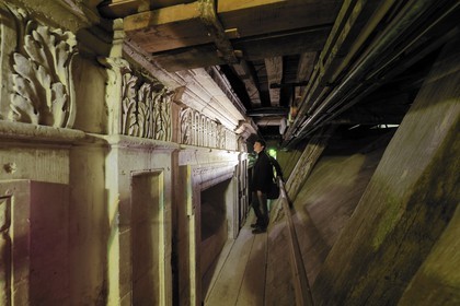 France, Yvelines (78), château de Versailles, classé Patrimoine Mondial de l'UNESCO, ancienne façade au dessus de la Galerie des Glaces