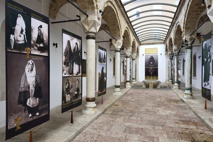 Bosnie-Herzégovine, Sarajevo, quartier de Bascarsija dans la vieille ville, exposition de photos de femmes de Bosnie au Hanikah de Gazi Husrev-Bey