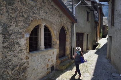 France, Alpes-Maritimes (06), vallée de la Roya (arrière-pays niçois), au pied du parc national du Mercantour, Tende, maison médievale rue Béatrice