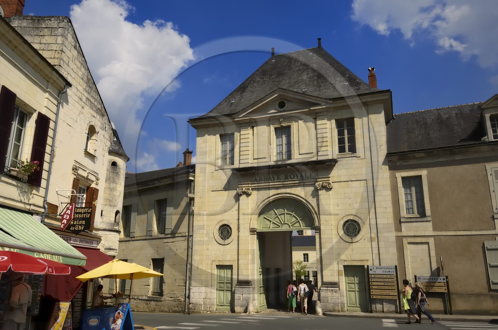 France, Maine et Loire (49), Vallée de la Loire classée Patrimoine Mondial de l' UNESCO, Fontevraud-l'Abbaye, entrée de l'abbaye de Fontevraud