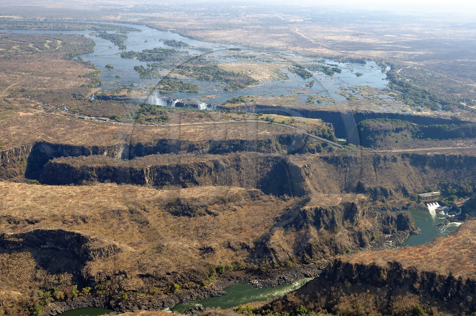 Zimbabwe, province de Matabeleland septentrional, fleuve Zambèze, les Chutes Victoria, classées Patrimoine Mondial de l'UNESCO (vue aérienne)