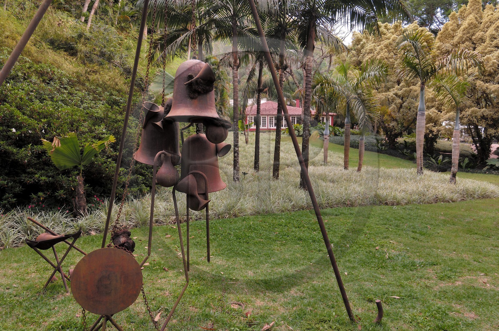 Brésil, Etat du Minas Gerais, région de Belo Horizonte, Brumadinho, centre d'art contemporain Inhotim, Deleite (1999) de Tunga