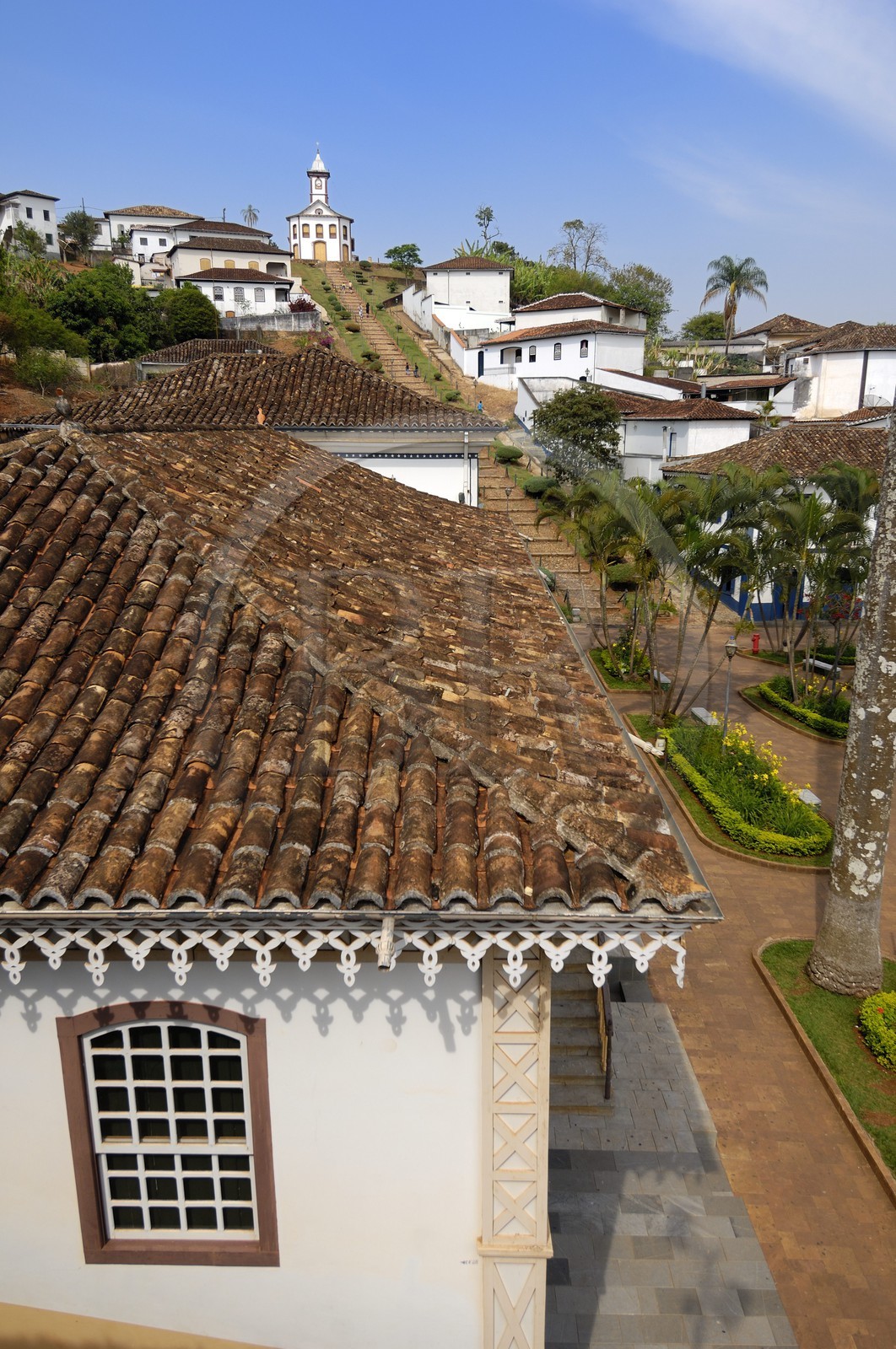 Brésil, Etat du Minas Gerais, ville de Serro, place (centrale) Joao Pinheiro et capela de Santa Rita (Route de l'or, Estrada Real)