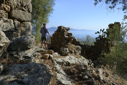 France, Corse-du-Sud (2A), région de Cargèse, les ruines grecques de Paomia qui fut la première implantation de la colonie grec avant Cargèse