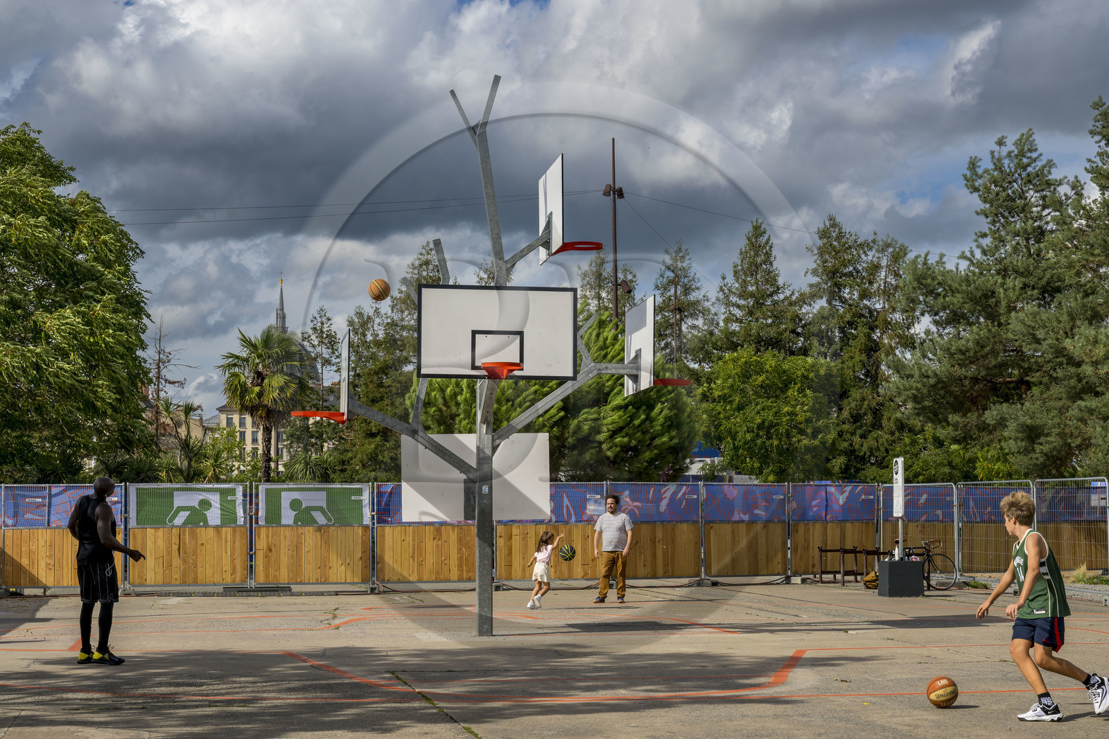 France, Loire-Atlantique (44), Nantes, Parc des chantiers sur l'Ile de Nantes, collection d'art contemporain à ciel ouvert Estuaire, l'Arbre à Basket de l'agence a LTA