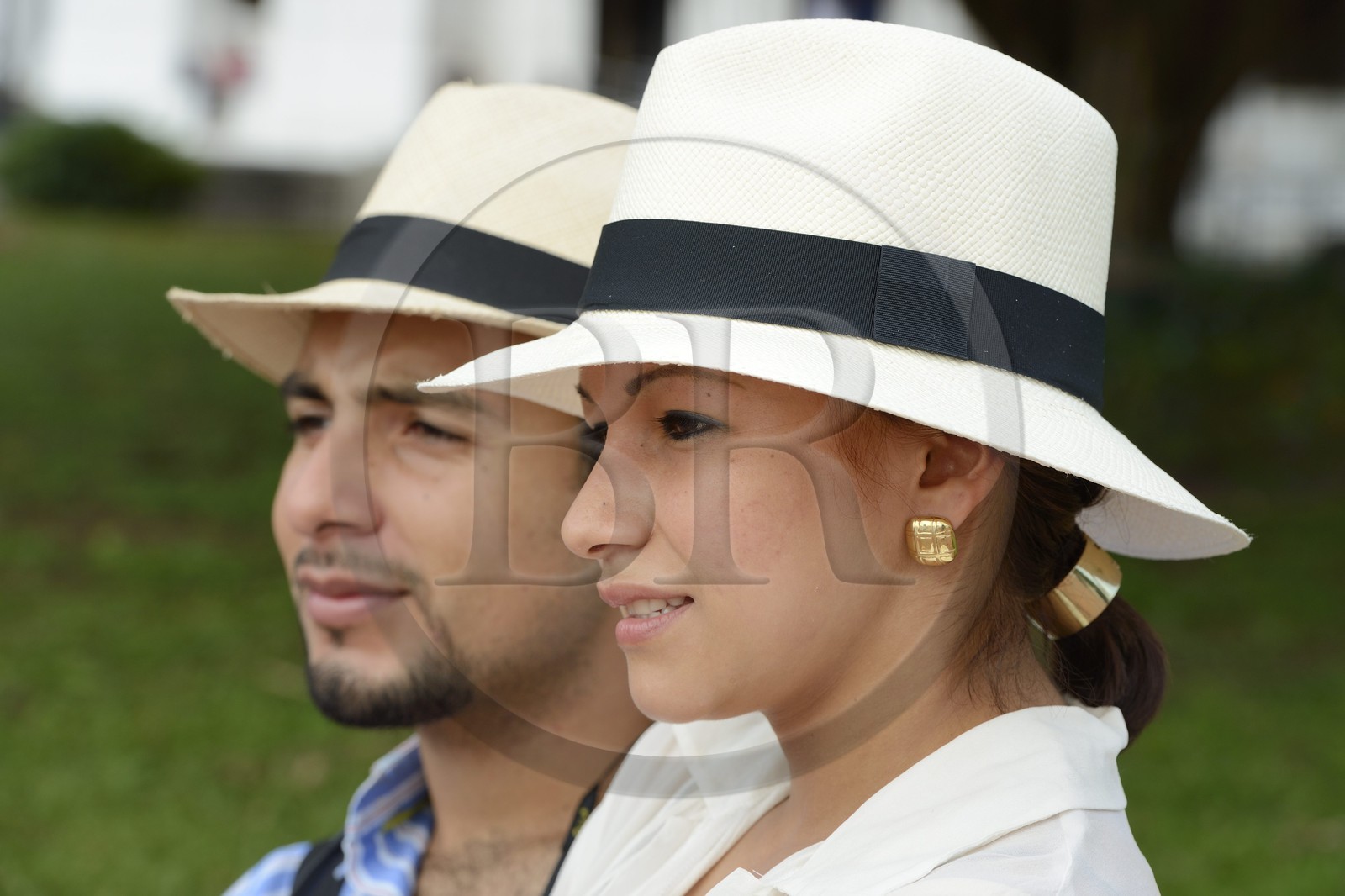 Panama, Panama City, district historique classé Patrimoine Mondial de l'UNESCO, quartier de Casco Antiguo (Viejo), femme et homme portant un chapeau Panama