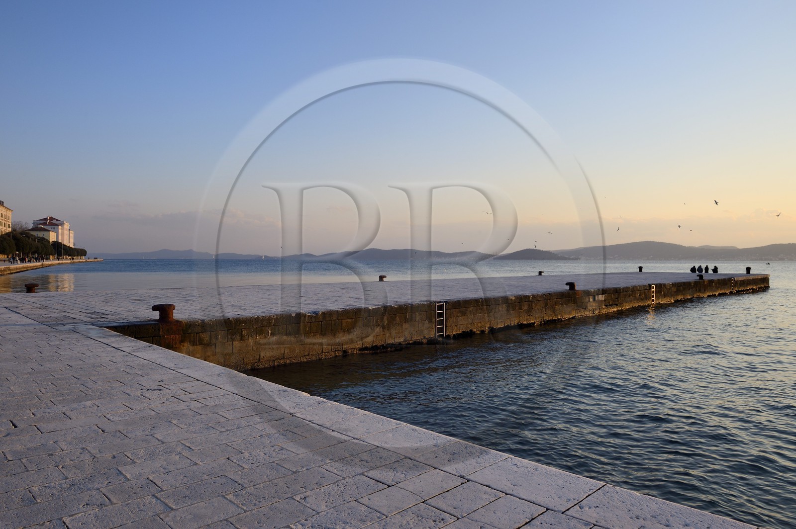 Croatie, Dalmatie, côte dalmate, Zadar, la Riva (promenade du bord de mer)