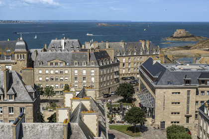 France, Ille et Vilaine, Cote d'Emeraude (Emerald Coast), Saint Malo, Saint-Malo intramuros, Golden Tulip Le Grand Bé Saint-Malo Hotel in the former tax office on the Place des Frères Lamennais, the Petit Bé fort in the background
