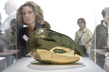 France, Paris (75), quartier des Halles, le Centre Pompidou aussi apellé Beaubourg, Musée National d'Art Moderne (MNAM), exposition retrospective Brancusi, La Muse endormie, 1910, bronze poli