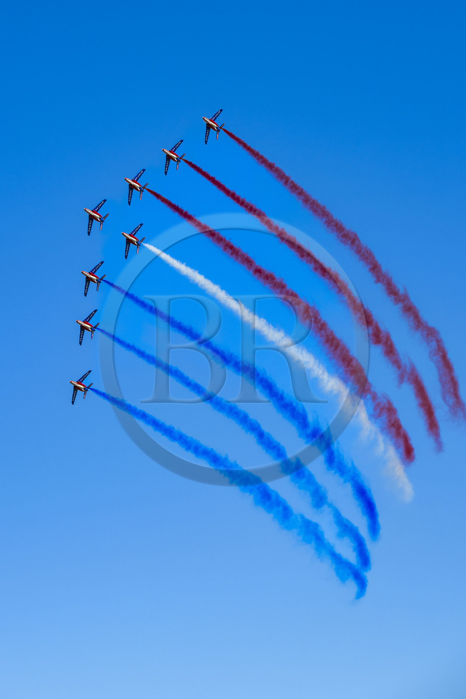 France, Bouches-du-Rhône (13), Salon-de-Provence, base aerienne 701, base de la Patrouille de France (PAF pour Patrouille acrobatique de France) de l'Armée de l'air et de l'espace française, les avions Alphajet volent en formation Grande flèche