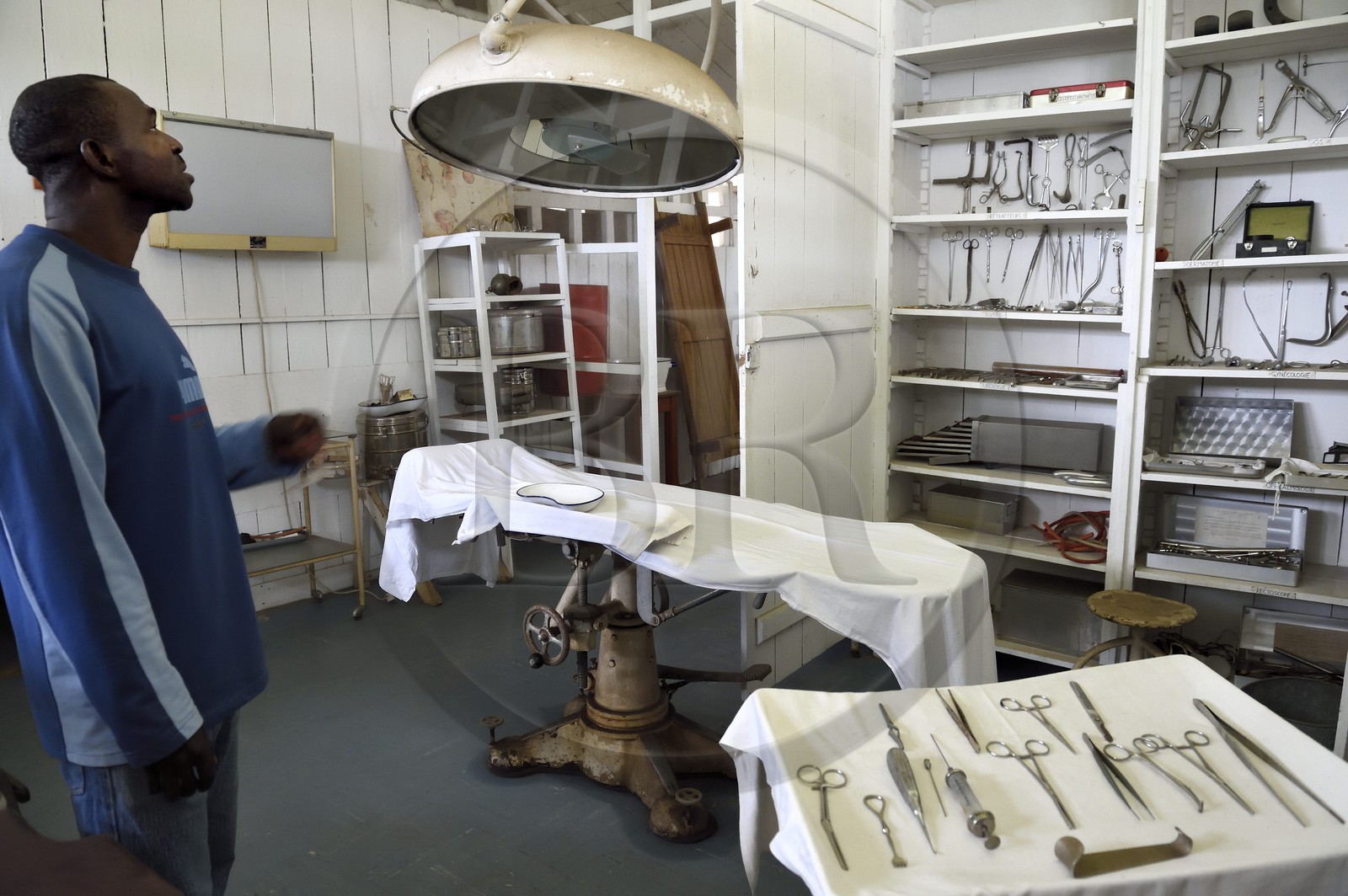 Gabon, Province du Moyen-Ogooué, Lambaréné, l'ancien Hopital Albert Schweitzer devenu musée, la Grande Pharmacie (policlinique), la salle de chirurgie