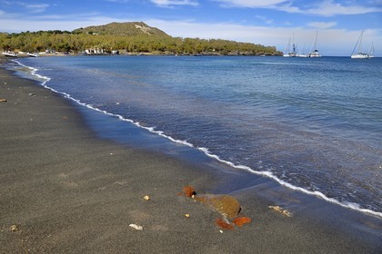 Italie, Sicile, iles Eoliennes, classées Patrimoine Mondial de l'UNESCO, ile de Vulcano, plage de sable noir de Porto de Levante