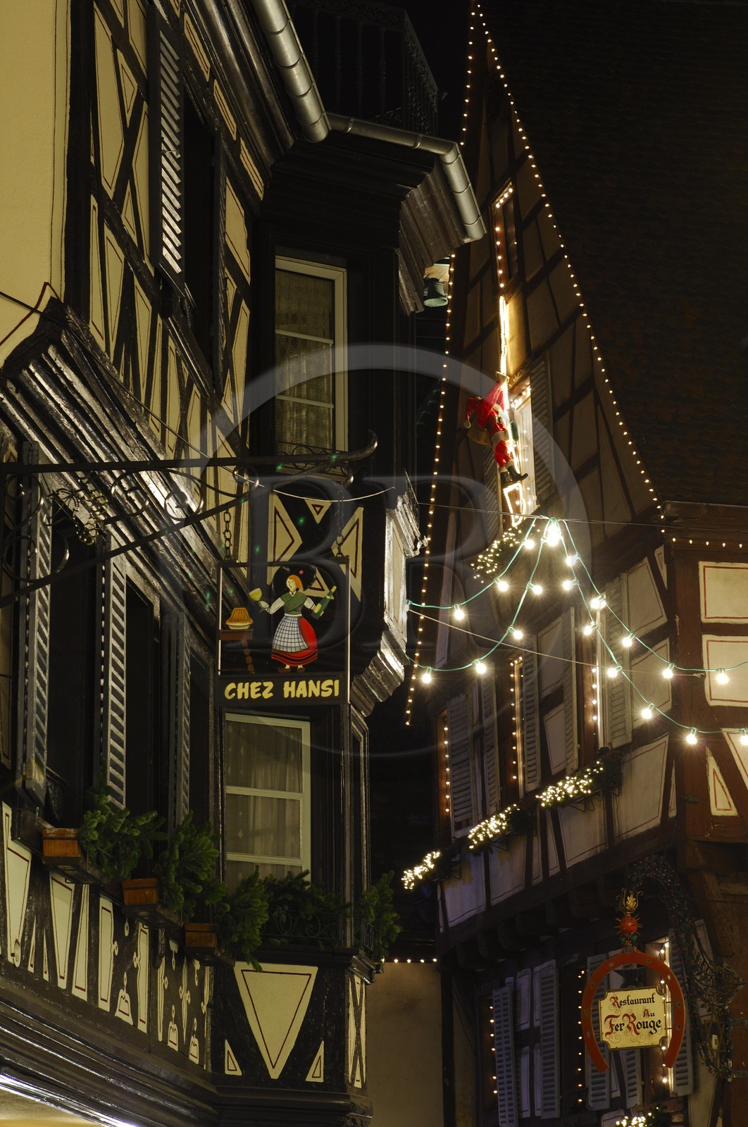 France, Haut Rhin (68), Colmar, enseignes de restaurants rue des marchands a Noel