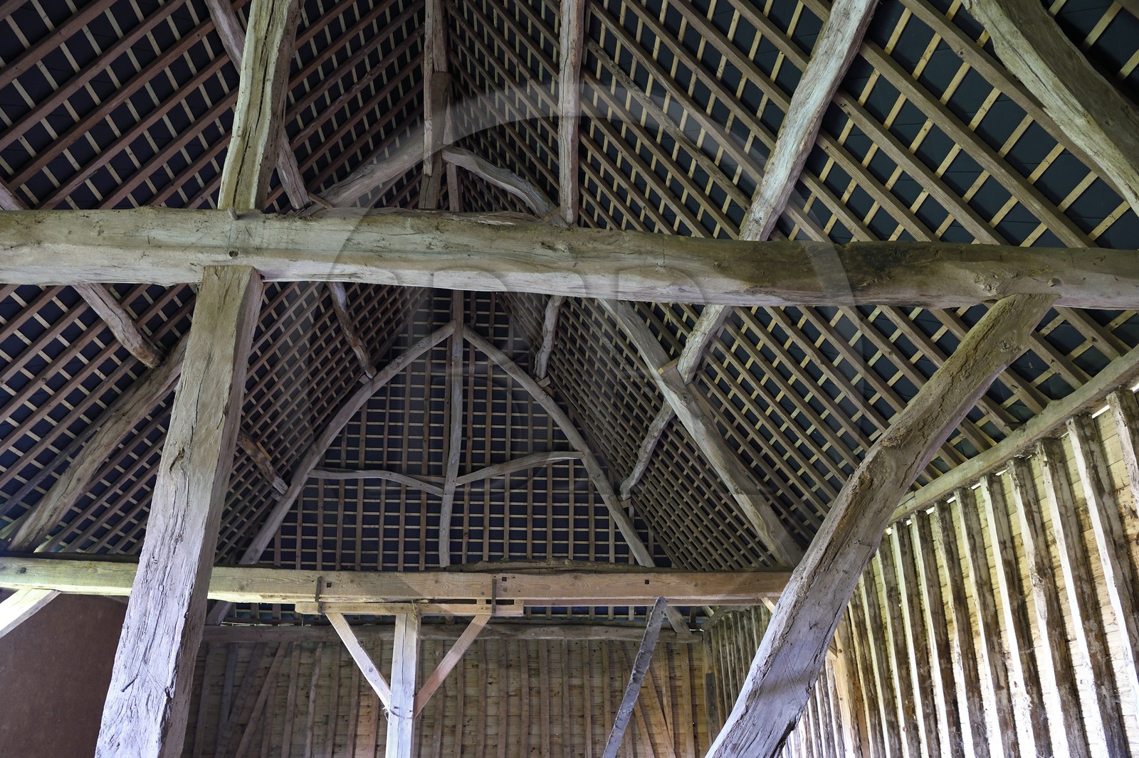 France, Seine-Maritime (76), Pays de Caux, Harcanville, clos masure La Bataille, charpente de la grange
