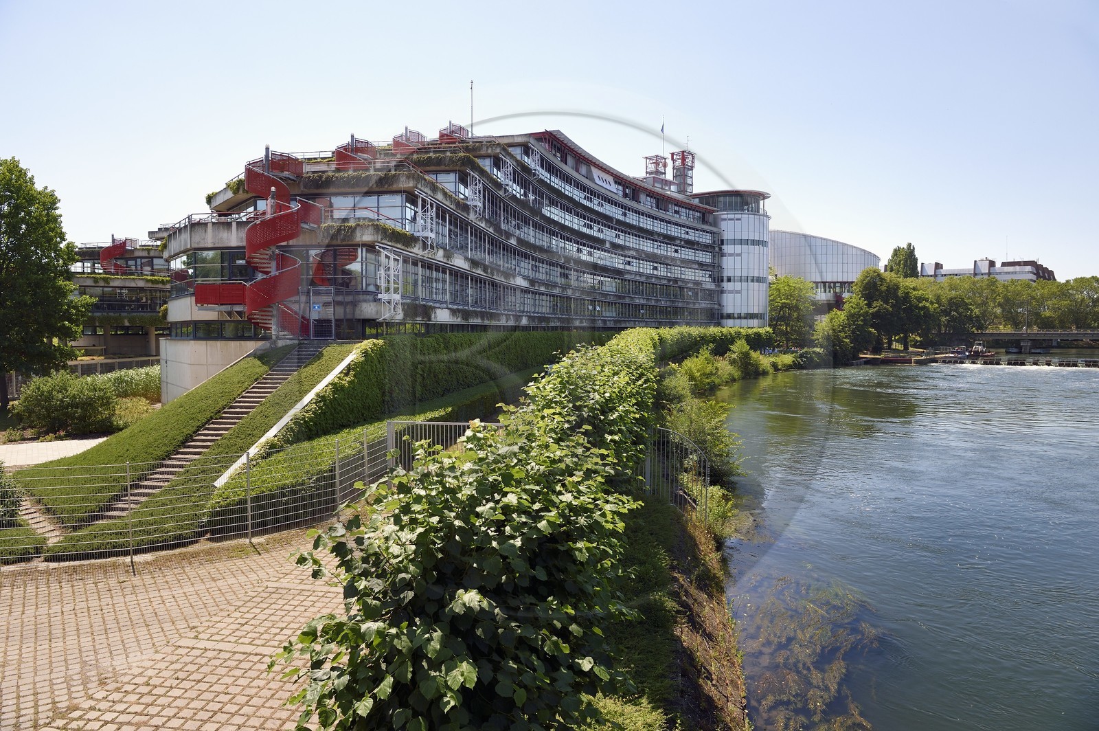 France, Bas-Rhin (67), Strasbourg, quartier européen, arrière du batiment de la Cour européenne des droits de l'homme conçu par les architectes Richard Rogers Partnership et Claude Bucher