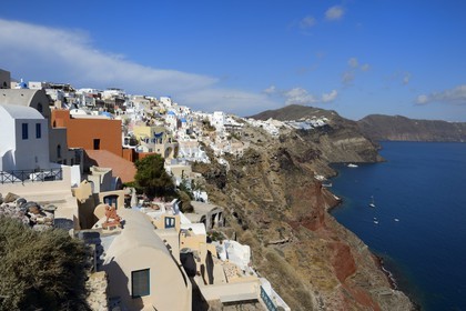 Grèce, Les Cyclades, mer Égée, île de Santorin (Thira ou Théra), le village de Oia qui surplombe la Caldera
