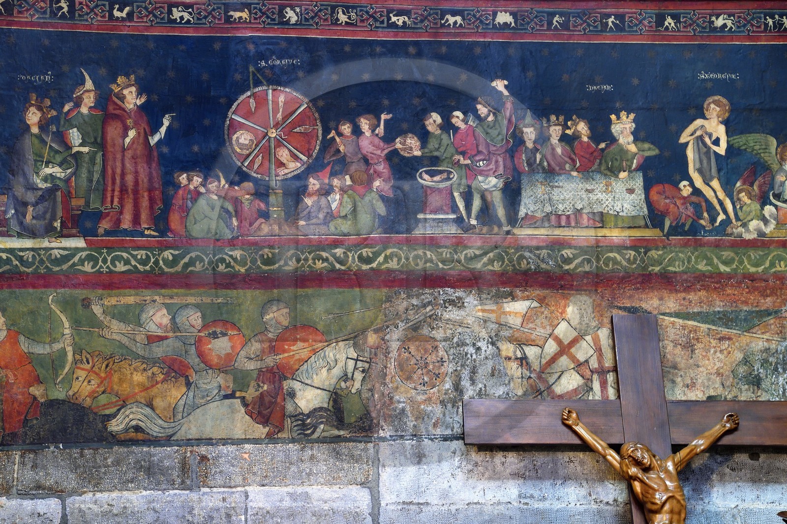 France, Puy-de-Dôme (63), Clermont-Ferrand, cathédrale Notre-Dame de l'Assomption du XIIIe siècle, chapelle Saint-Georges, scènes du martyre de saint Georges et, en dessous illustrant le miracle de Saint-Georges, un combat équestre où les croisés mettent en fuite les sarrasins