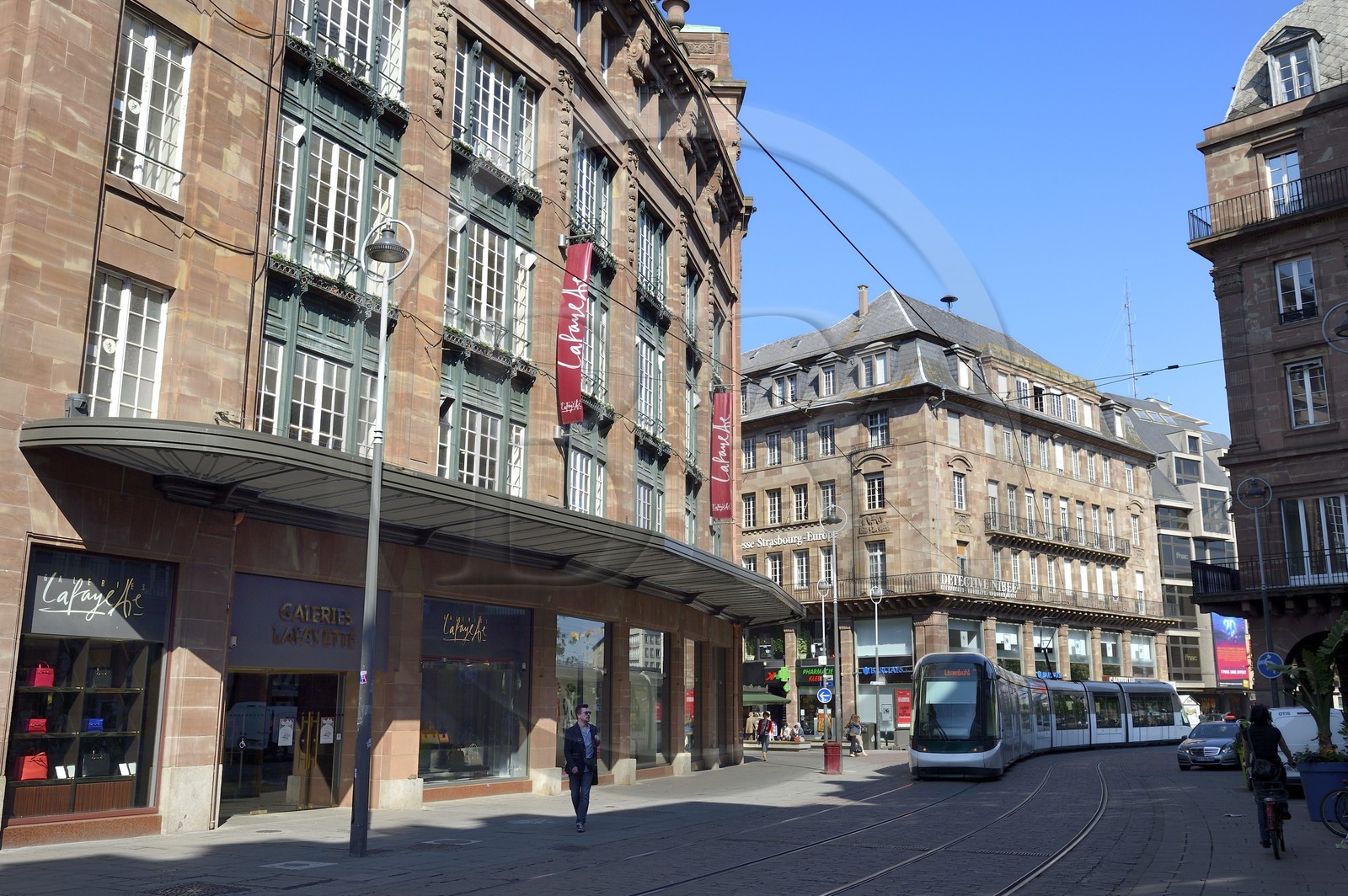 France, Bas-Rhin (67), Strasbourg, vieille ville classée au Patrimoine Mondial de l'UNESCO, La Grande Percée de 1908 dans le plan de la Neustadt, les Galeries Lafayettes primitivement Magmod (Magasins modernes) à l'angle rue du 22 Novembre et rue des Francs-Bourgeois