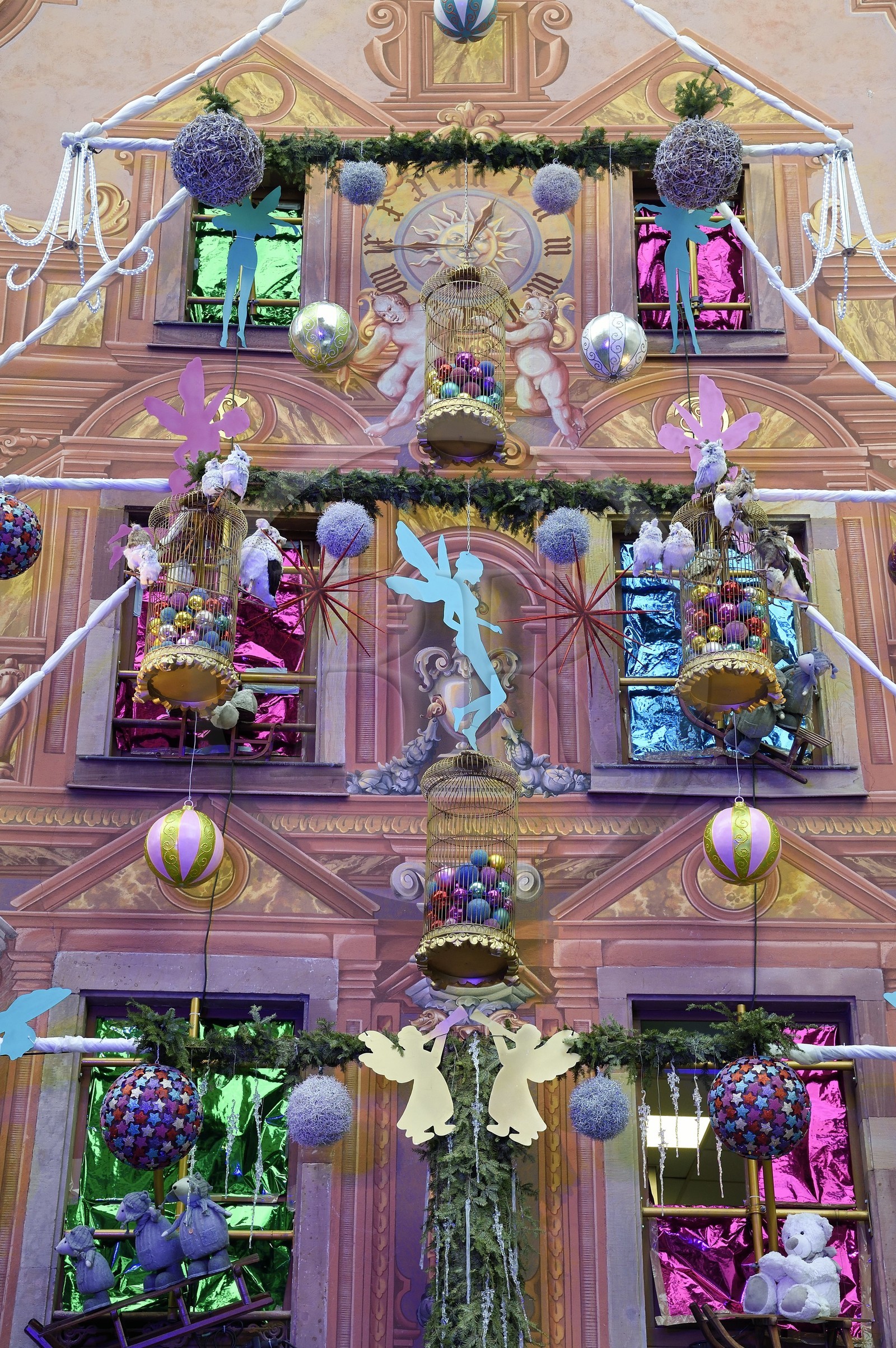 France, Bas-Rhin (67), Strasbourg, vieille ville classée au Patrimoine Mondial de l'UNESCO, décoration de Noël sur la patisserie Christian Meyer