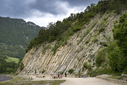France, Drôme (26), parc naturel régional des Baronnies provençales, La Charce, le site géologique du Serre de l'Ane, couches géologiques calcaires-marnes de 132 millions d’années, chaque double strate calcaire marne représente 20000 ans