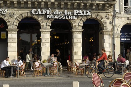 France, Charente-Maritime (17), La Rochelle, le Café de la Paix du 19ème s. place de Verdun