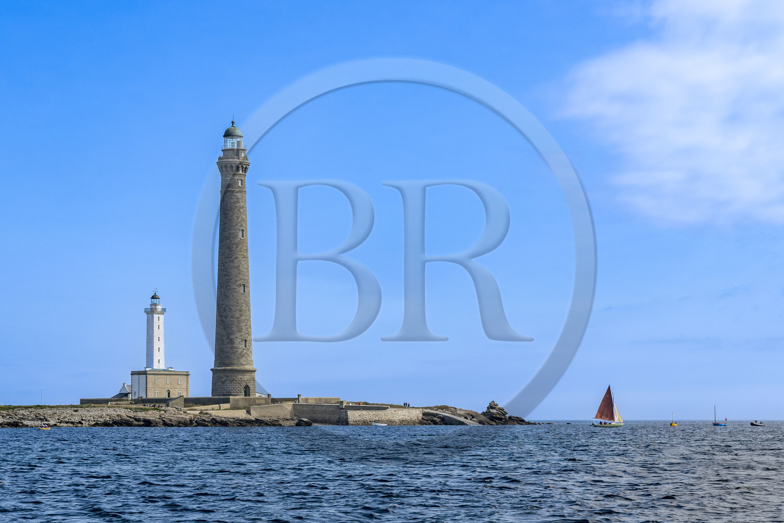 France, Finistère, Abers Country (Pays des Abers), Ile Vierge (Virgin Island) in the Lilia archipelago, the Virgin Island lighthouse, the tallest lighthouse in Europe at 82.5 meters, and the old lighthouse from 1845