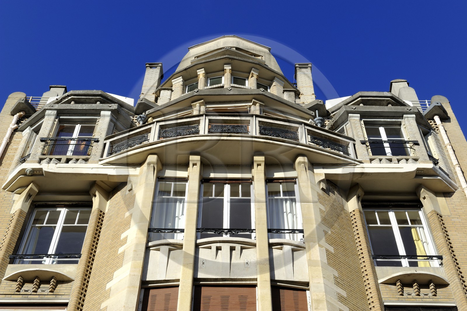 France, Paris (75), immeuble du 18 rue Henri Heine de style Art Nouveau (fin de periode) par Hector Guimard