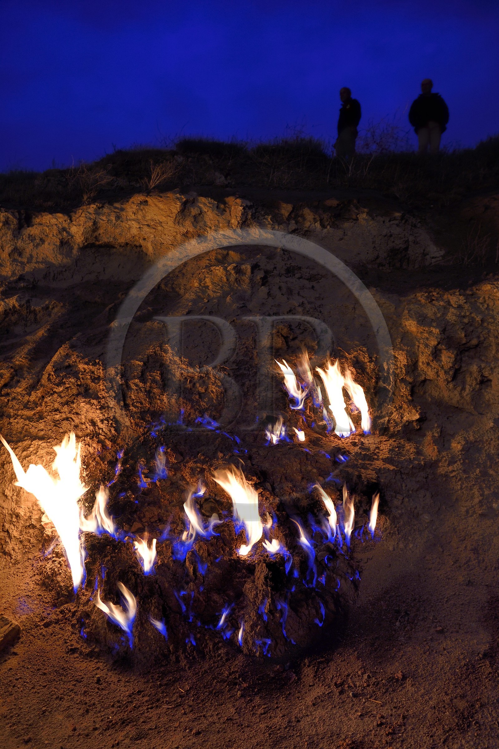 Azerbaïdjan, Bakou, Absheron Peninsula, Yanar Dag qui signifie «montagne en feu», est un feu de gaz naturel qui flamboie continuellement sur une colline
