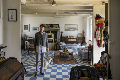 France, Finistère (29), Mer d'Iroise, Ile d'Ouessant, hameau de Keranchas, l'éditrice Helene Prigent dans sa maison