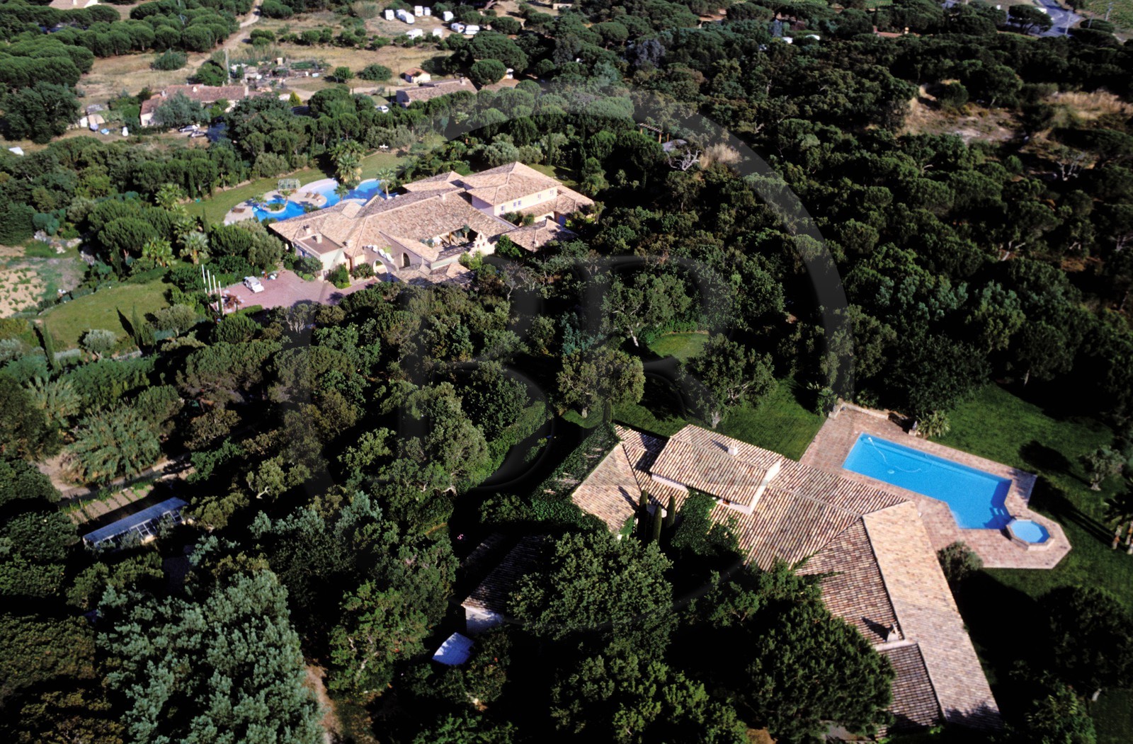 France, Var (83), Saint-Tropez, luxueuses villas de Ramatuelle, ancienne villa du chanteur Johnny Hallyday (vue aérienne)