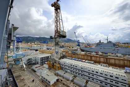 France, Var (83), Toulon, la base navale (Arsenal), le Mistral (L9013) qui est un batiment de projection et de commandement (BPC) de la Marine nationale