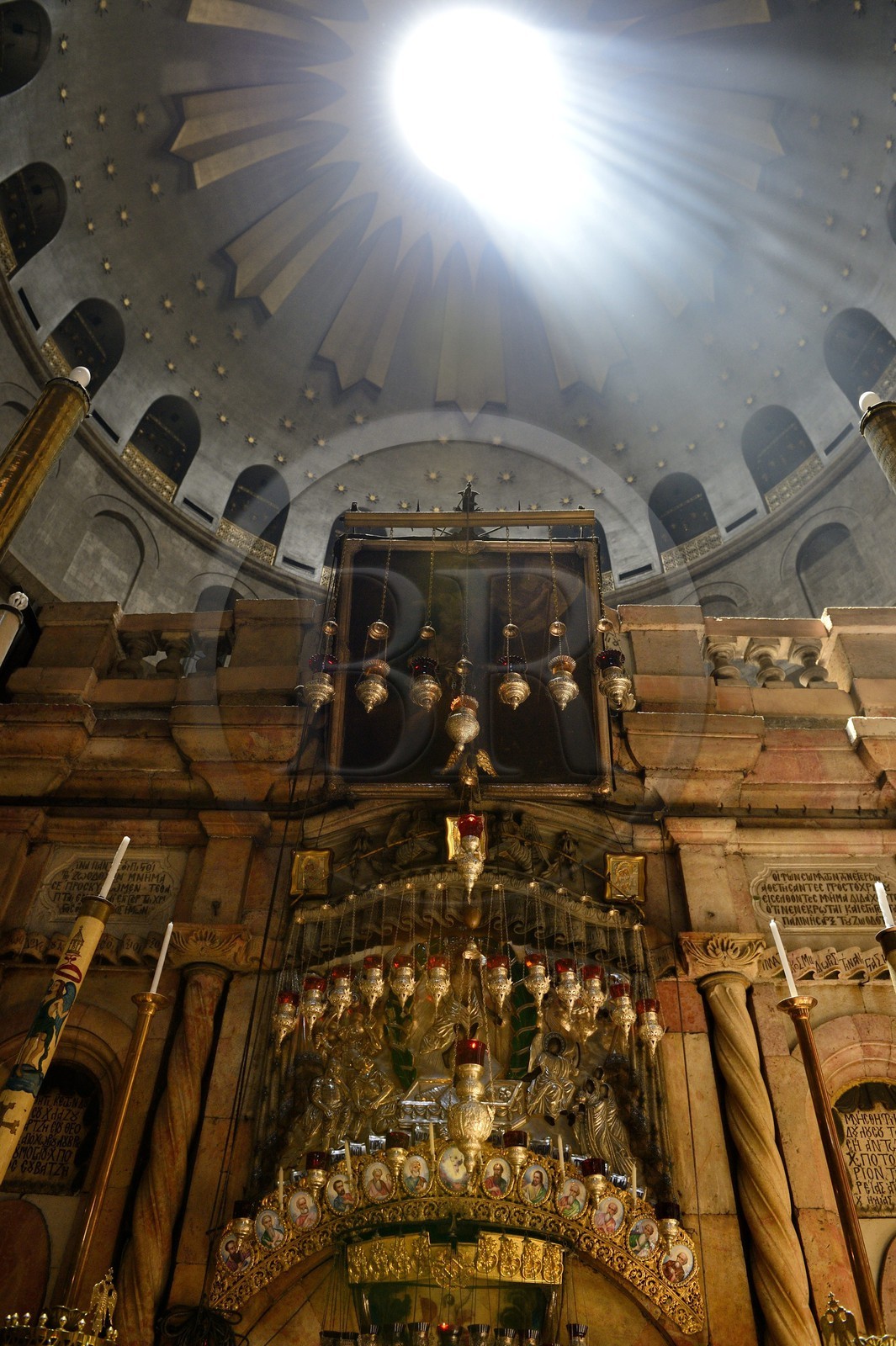 Israel, Jérusalem, ville sainte, vieille-ville classée Patrimoine Mondial de l'UNESCO, quartier chrétien, église du Saint Sépulcre, l'Édicule du Saint-Sépulcre qui abrite la Tombe de Jésus incluant la Chapelle de l’Ange