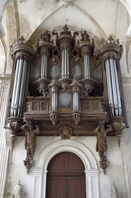 France, Meuse (55), Saint-Mihiel, église abbatiale Saint-Michel, buffet de l'orgue, chêne sculpté (XVIIème siècle)