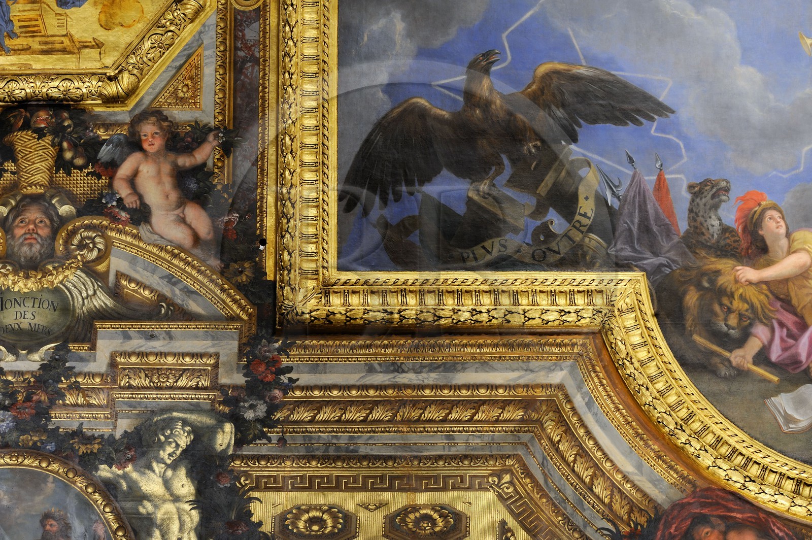 France, Yvelines (78), château de Versailles, classé Patrimoine Mondial de l'UNESCO, Galerie des Glaces, architecte Jules Hardouin-Mansart (1678 - 1684), détail du plafond