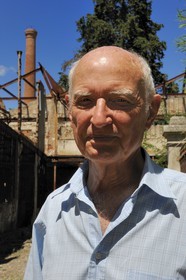 France, Hérault (34), Villeneuvette, ancienne manufacture royale, Gerard Maistre descendant des propriétaires de la manufacture de 1803 à 1954