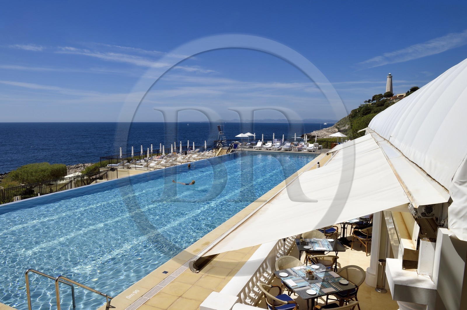 France, Alpes Maritimes (06), Saint-Jean-Cap-Ferrat, Grand-Hotel du Cap-Ferrat, palace 5 étoiles du groupe Four Seasons Hotel, le chic Club Dauphin au bord de la piscine et face à la mer