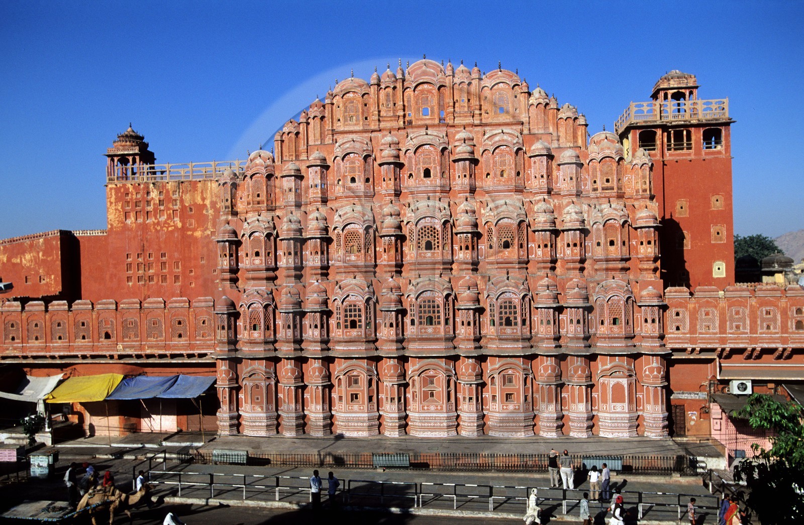 Inde, état du Rajasthan, Jaipur, le Hawa Mahal ou palais des vents à l' intérieur du City Palace