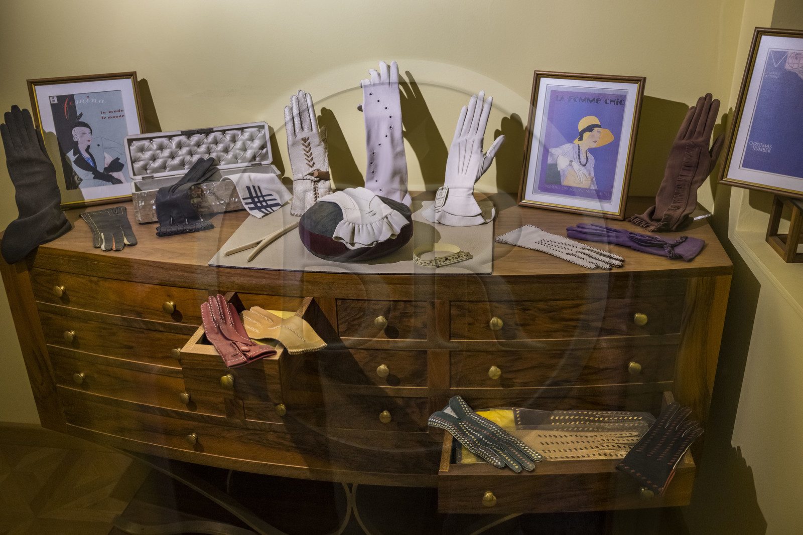 France, Aveyron, Millau, Millau and Grands Causses museum housed in the Hotel de Pegayrolles, recreation of a 1930s glove shop