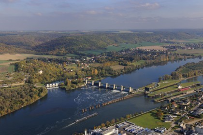 France, Eure (27), Port-Mort, Barrage et écluses sur la Seine (vue aérienne)